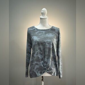 Gray Jane & Delancey Camo Twist Hem L/S Top Size M EUC